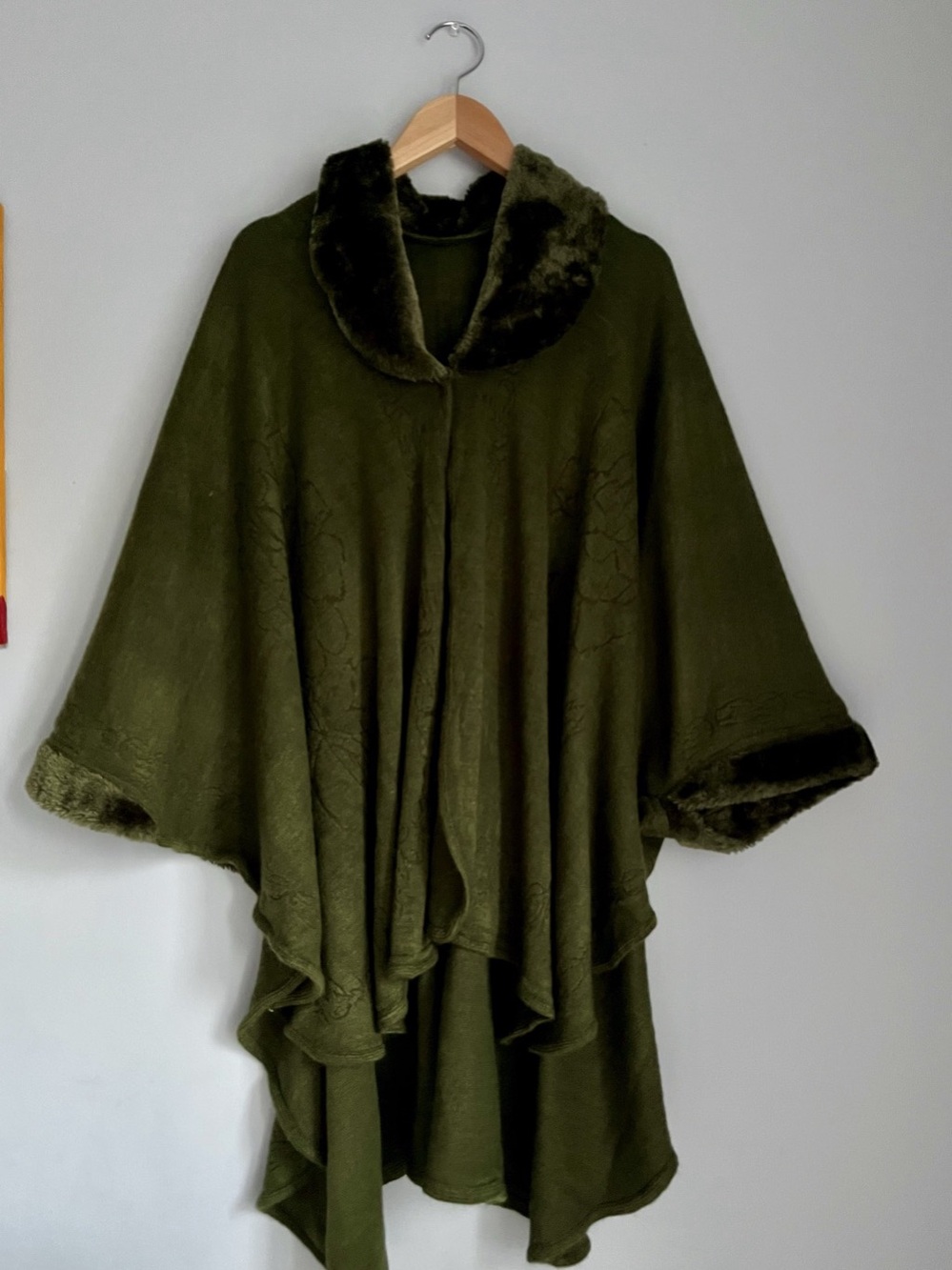Vintage Oversized Boho Green Faux Fur Collar Cape with Subtle Floral Designs